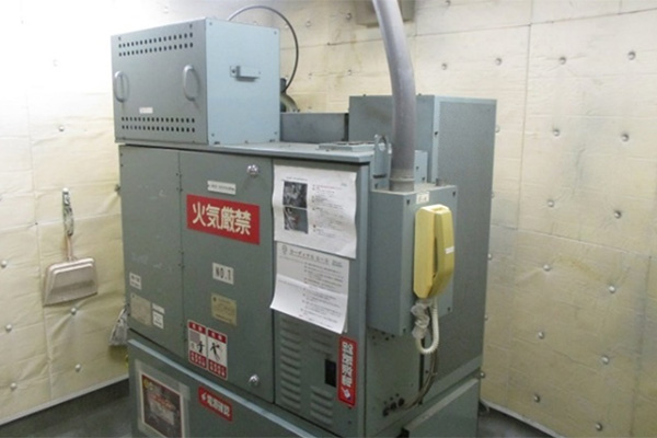 油圧式エレベーター機械室調査